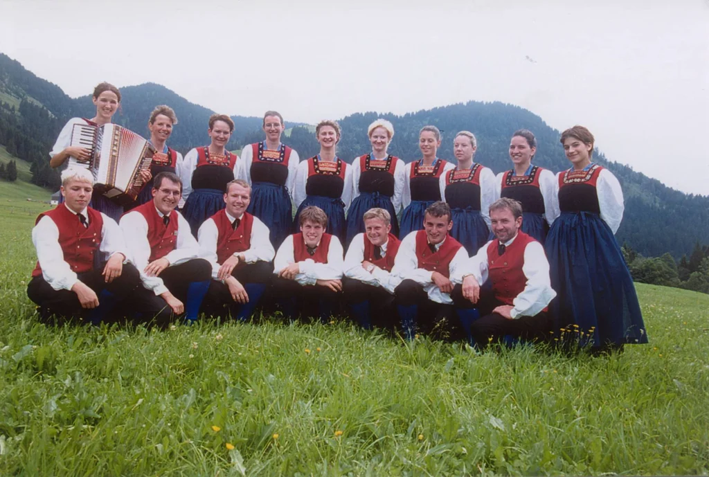 Trachtengruppe 2001