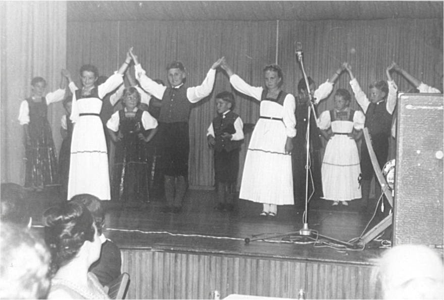 Kindertrachtengruppe 1968