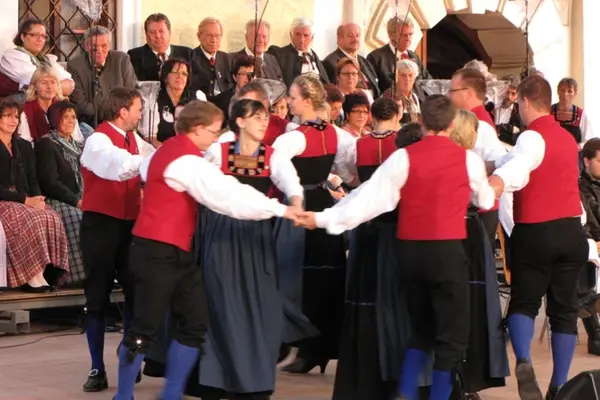 Volkstanz vor Publikum, Trachtenverein Hittisau