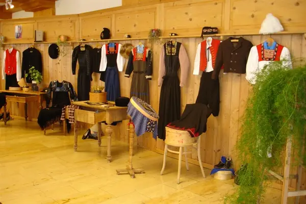 Bregenzerwälder Trachten bei einer Ausstellung